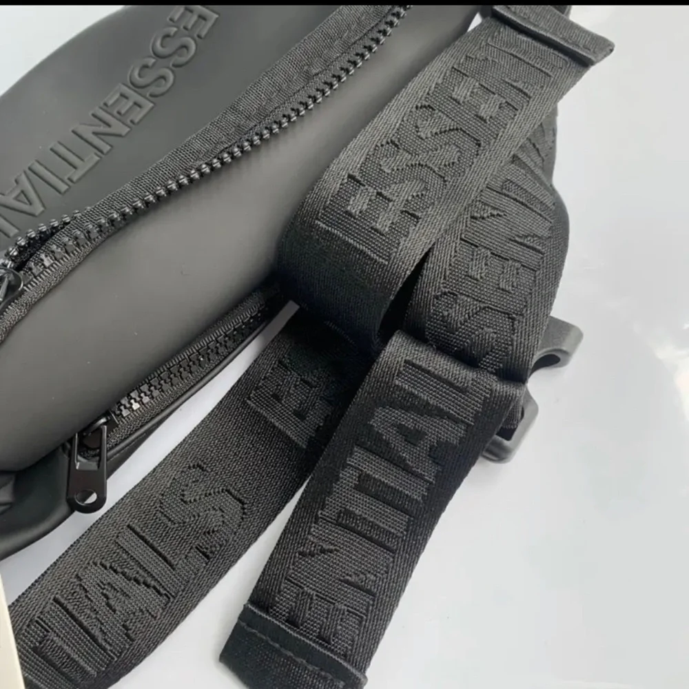 Mini bag essentials - Picture 5 of 7